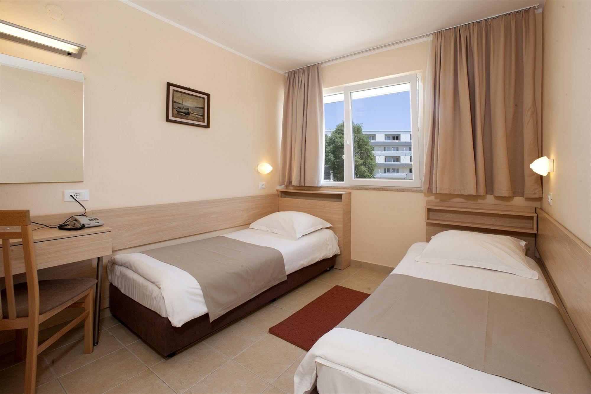 Hotel Delfin Plava Laguna Mugeba Ngoại thất bức ảnh